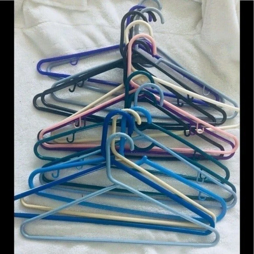 Lot of 20-piece hanger
